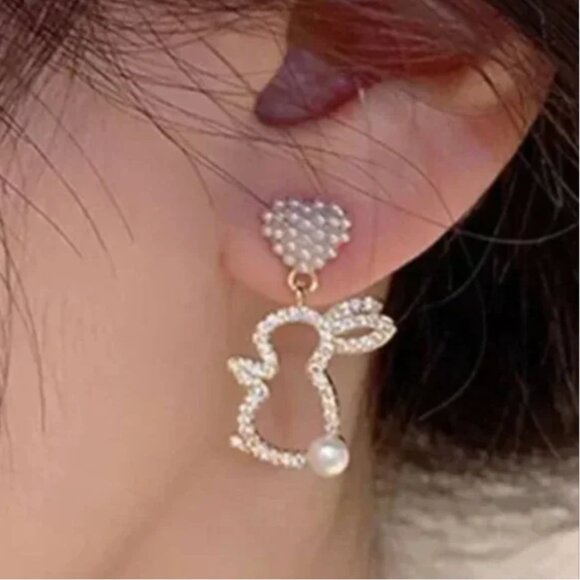⭐️❤️ FREE Bunny Rabbit Rhinestone Pearl Faux Chic Glam Animal Modern Earrings - Picture 1 of 9